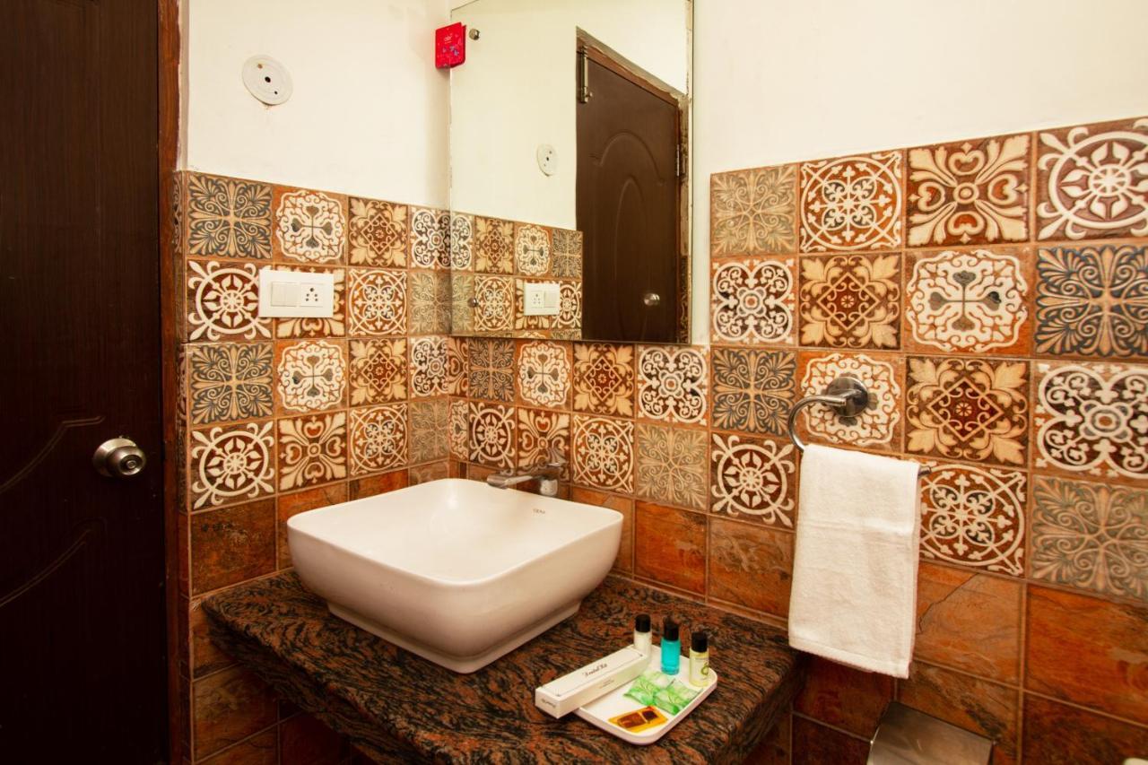 The Spruce Mansion Hotel Manali  Bagian luar foto