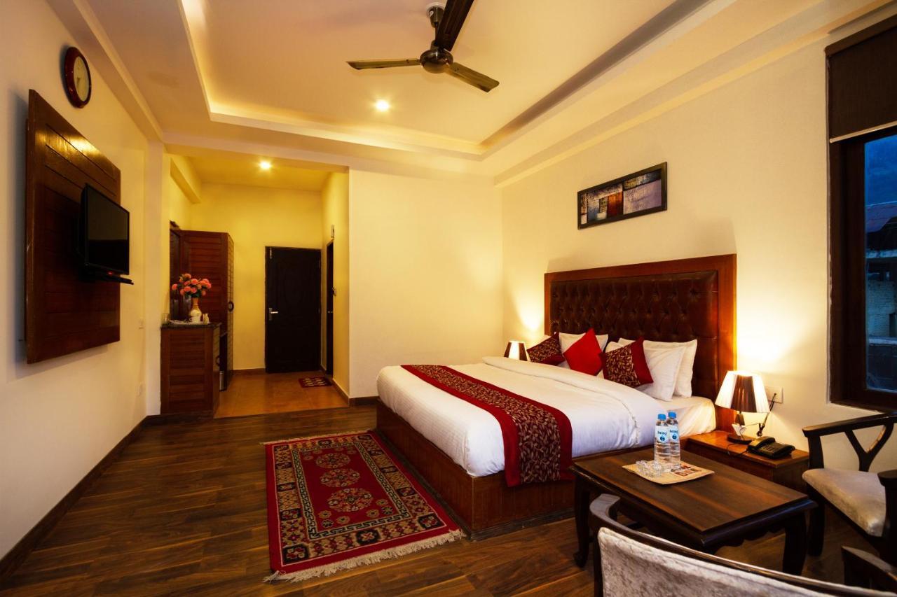 The Spruce Mansion Hotel Manali  Bagian luar foto