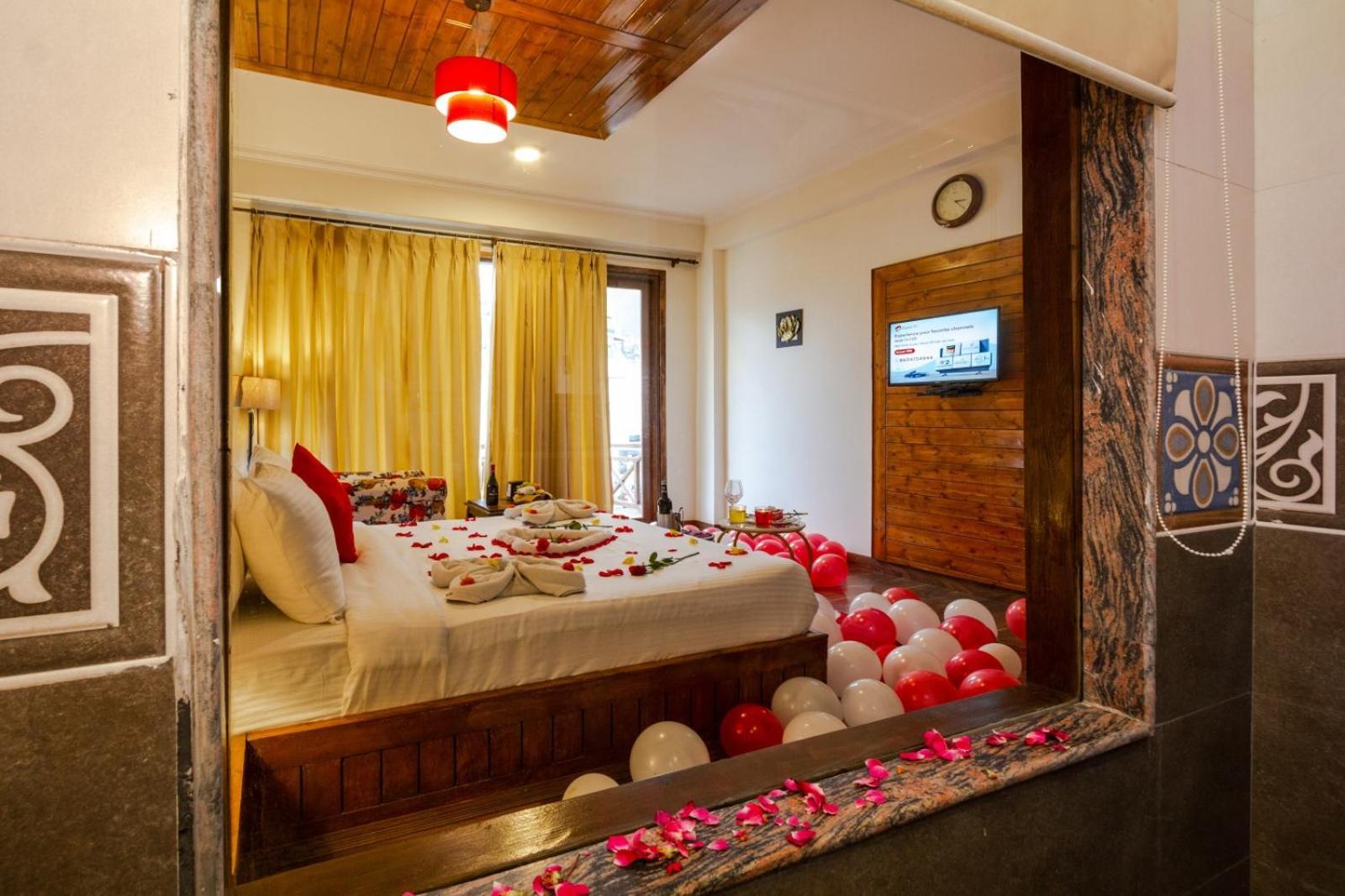 The Spruce Mansion Hotel Manali  Bagian luar foto