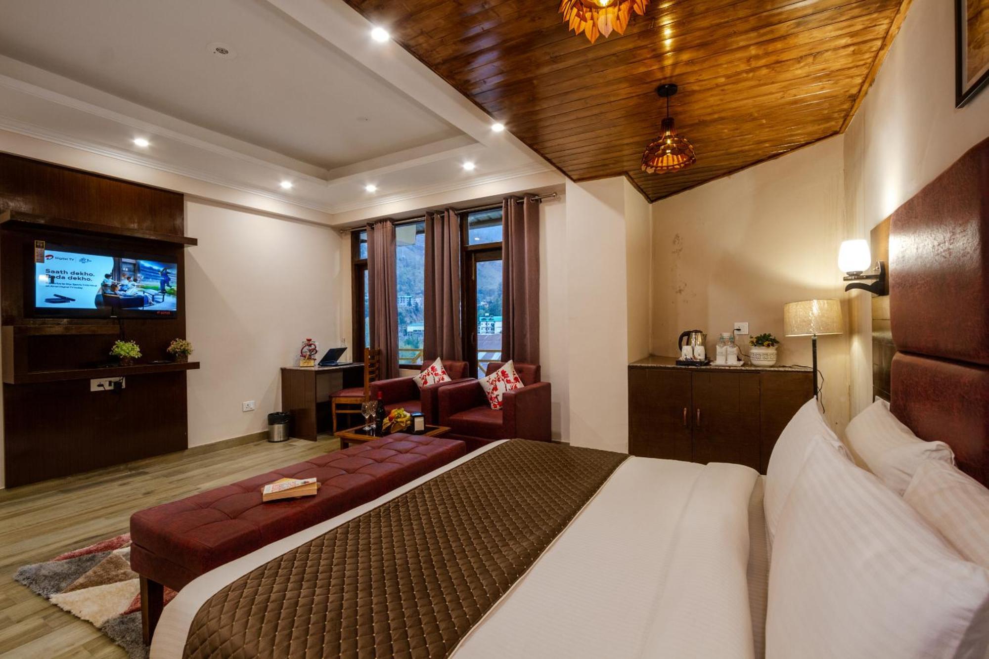 The Spruce Mansion Hotel Manali  Bagian luar foto