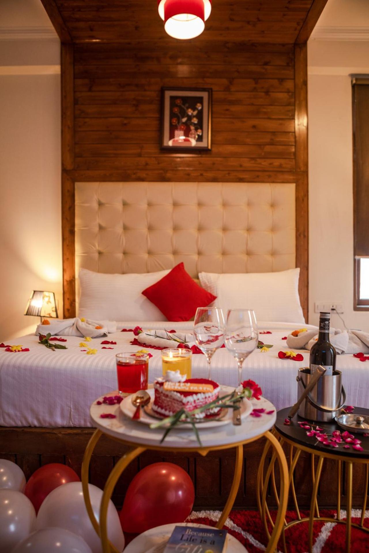The Spruce Mansion Hotel Manali  Bagian luar foto