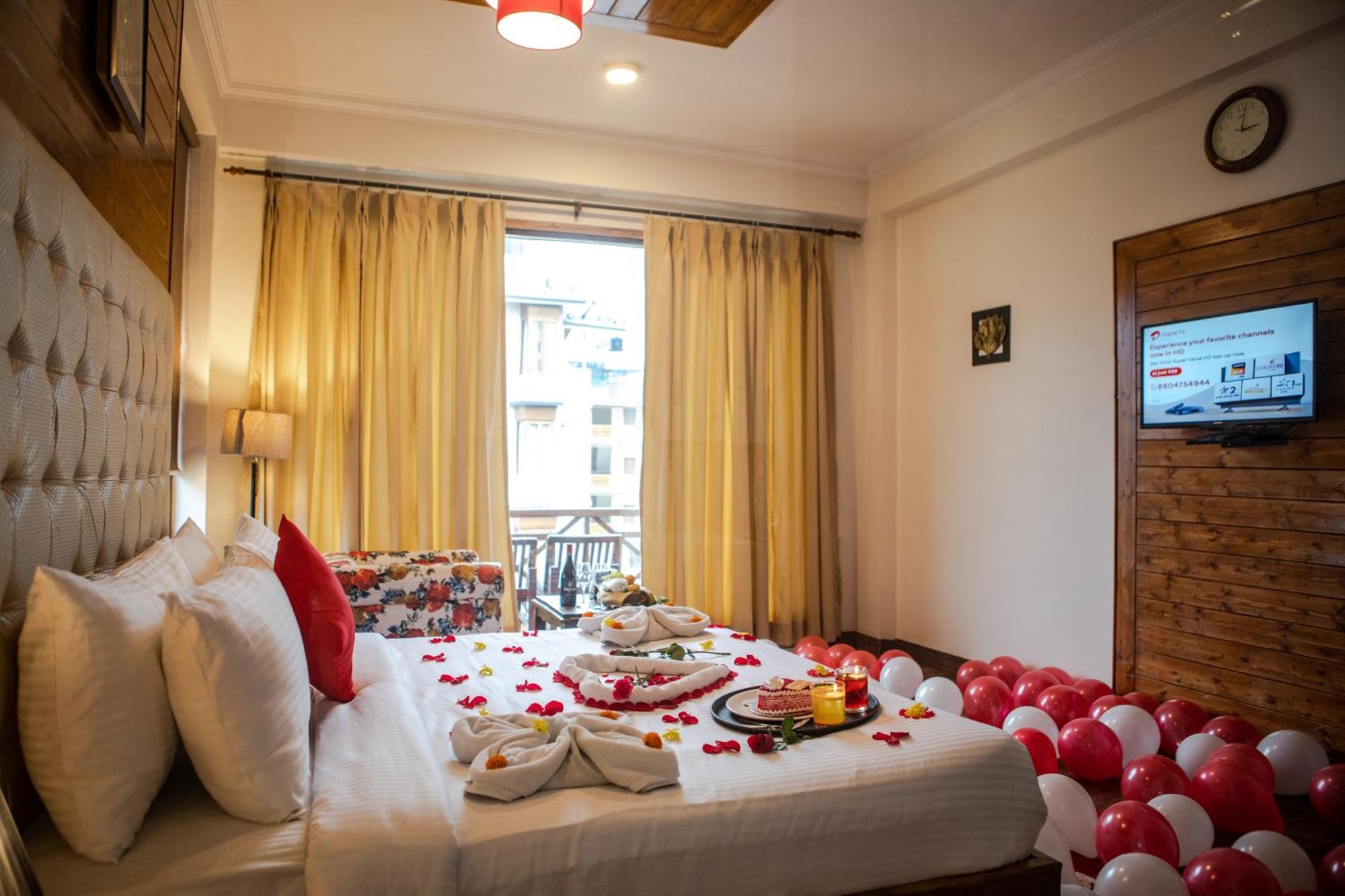 The Spruce Mansion Hotel Manali  Bagian luar foto