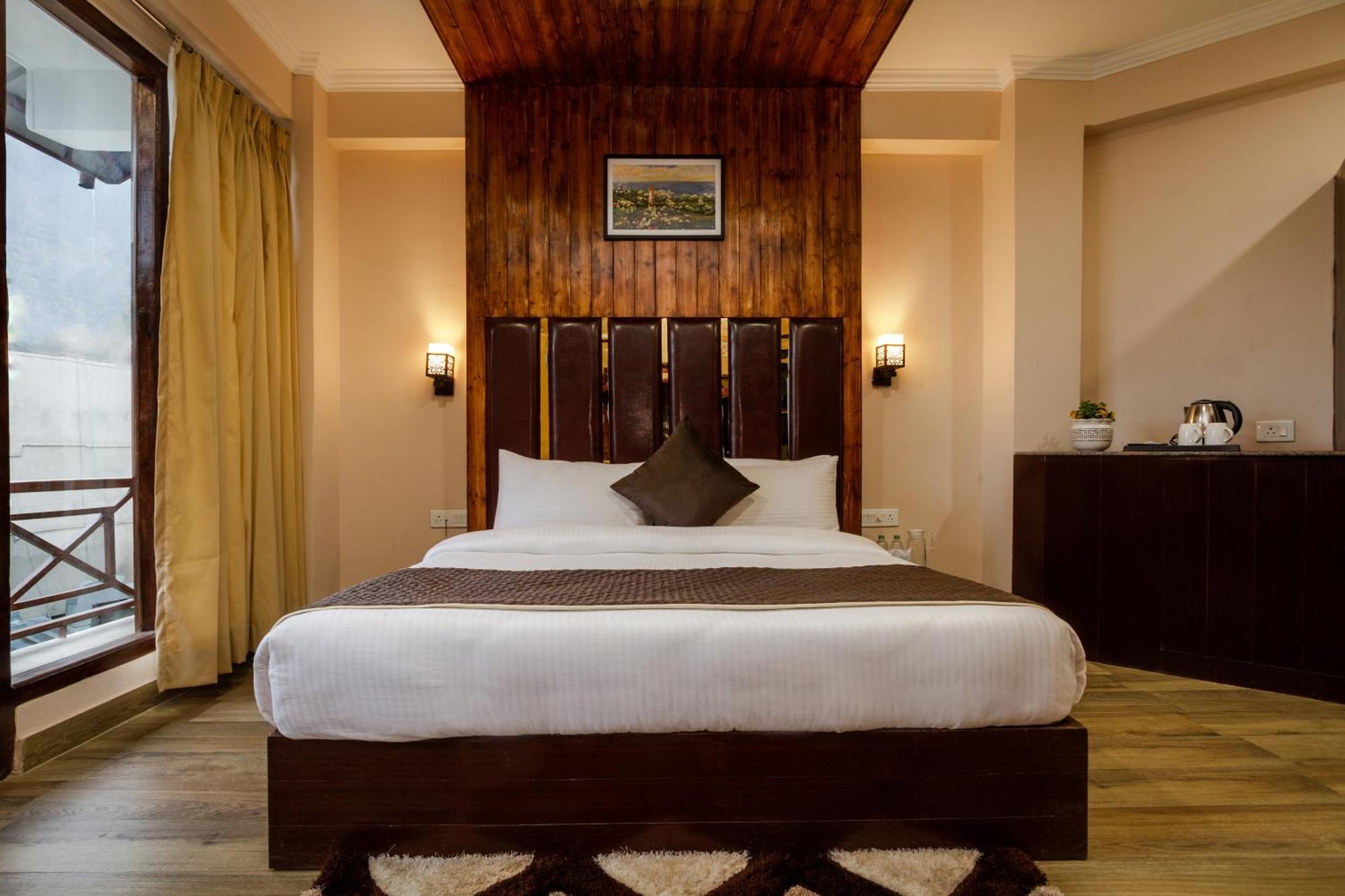 The Spruce Mansion Hotel Manali  Bagian luar foto