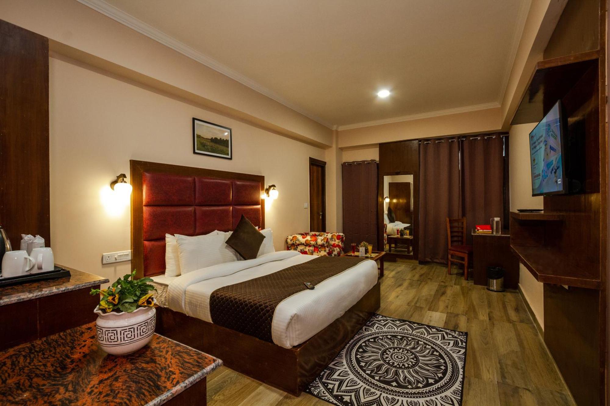 The Spruce Mansion Hotel Manali  Bagian luar foto